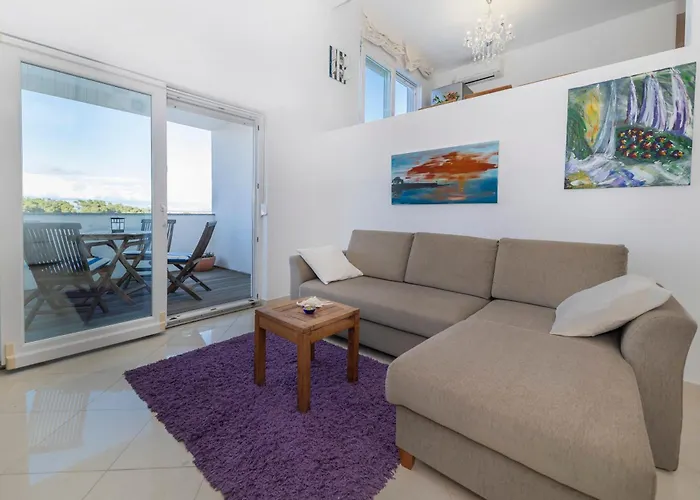 Penthouse By Belmont Realty *