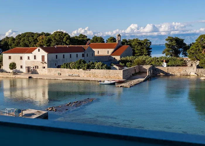 Penthouse By Belmont Realty