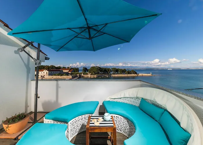 Penthouse By Belmont Realty *