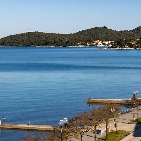 Penthouse By Belmont Realty Apartman *