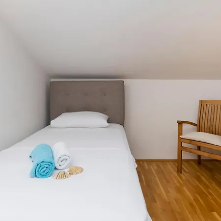 Penthouse By Belmont Realty Apartman Ugljan