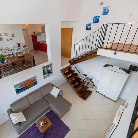 Penthouse By Belmont Realty Apartman