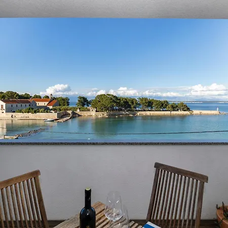 Penthouse By Belmont Realty Apartman *