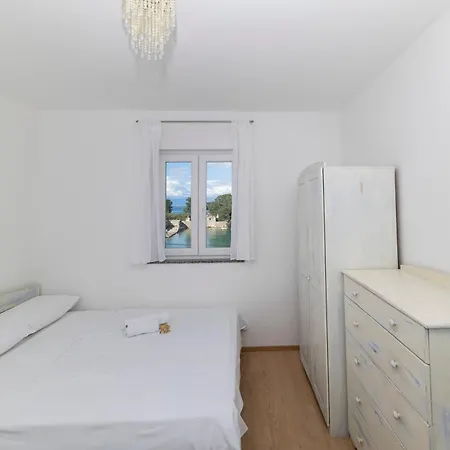 Penthouse By Belmont Realty Apartman *