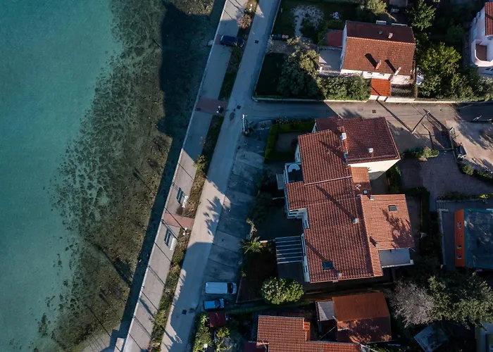 Penthouse By Belmont Realty Apartman *