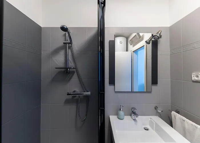 Penthouse By Belmont Realty Apartman *