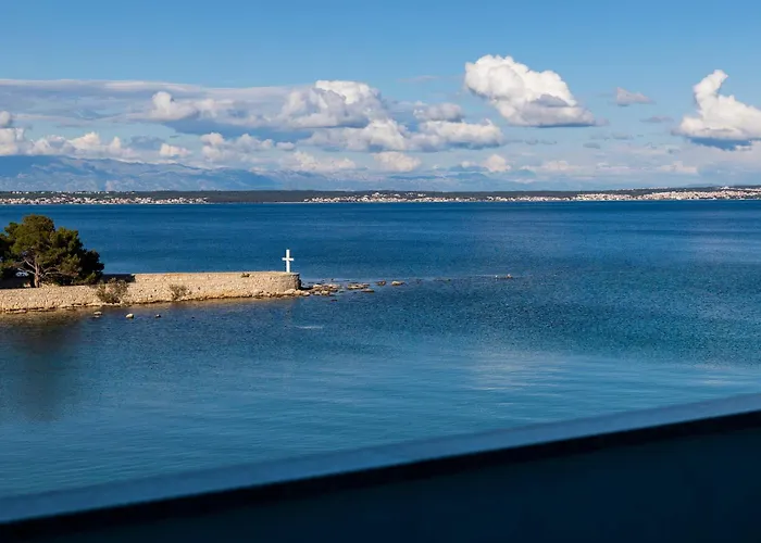 Penthouse By Belmont Realty Apartman