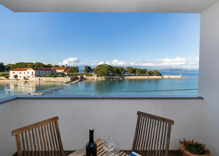 Penthouse By Belmont Realty Apartman *