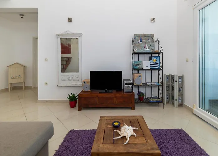 Penthouse By Belmont Realty Apartman Ugljan