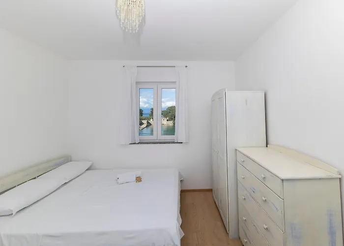 Penthouse By Belmont Realty Apartman *